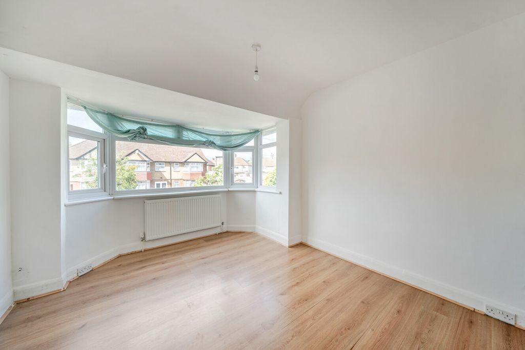 Property photo 2 of 15 1464318-1-6A0Ae54...