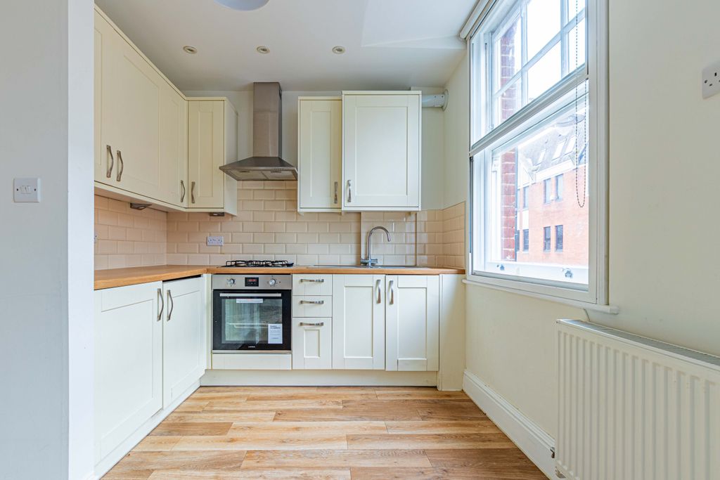 Property photo 3 of 6 Flat 1, 16 Clarendon