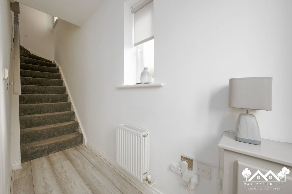 Property photo 2 of 29