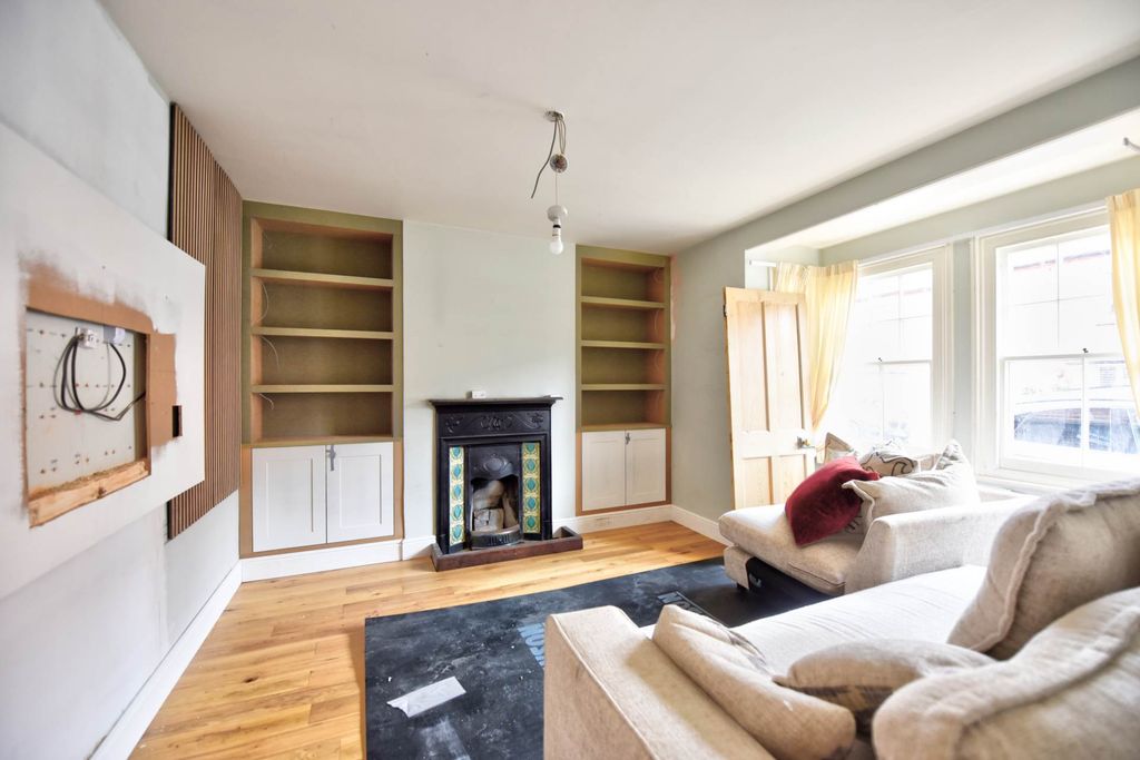 Property photo 2 of 8