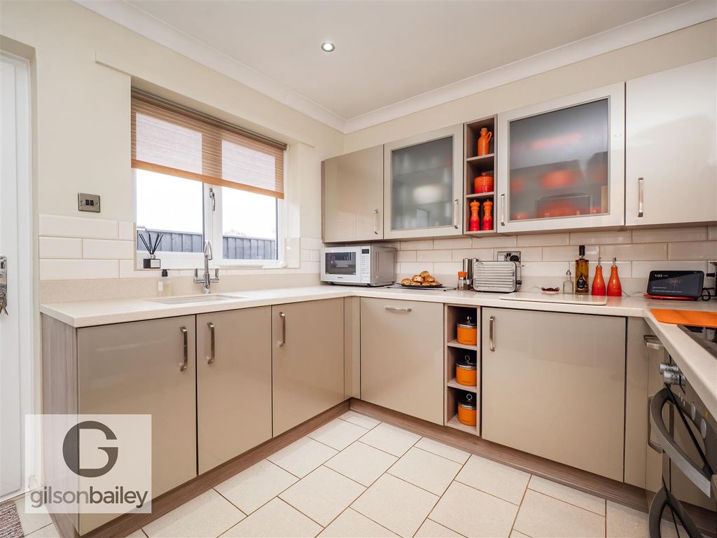 Property photo 2 of 33 1Bourneclose-27.Jpg
