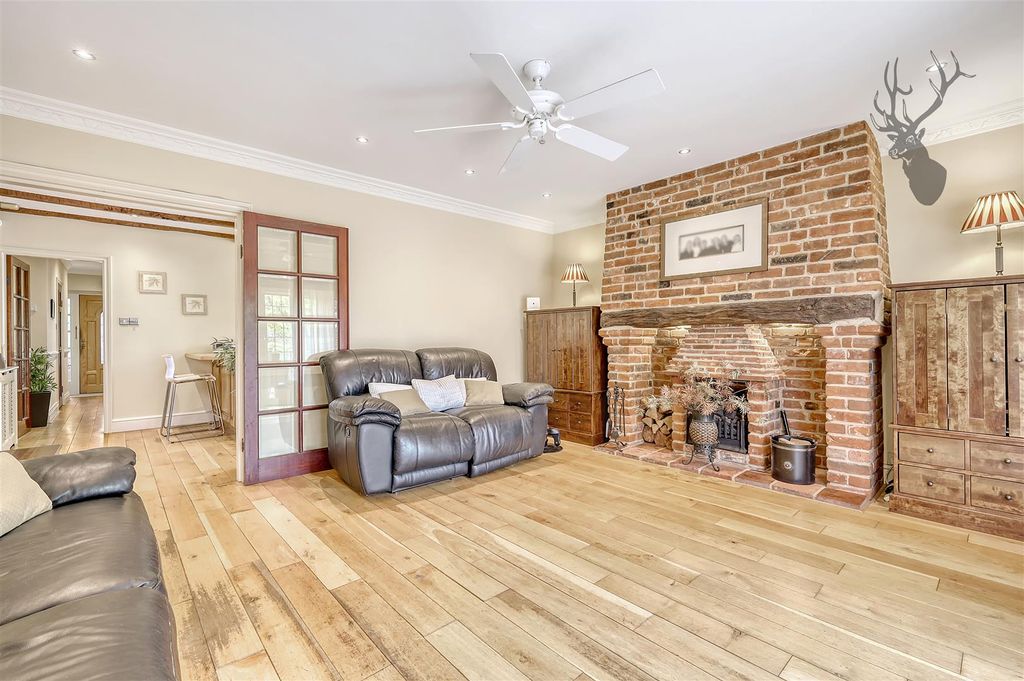 Property photo 2 of 34