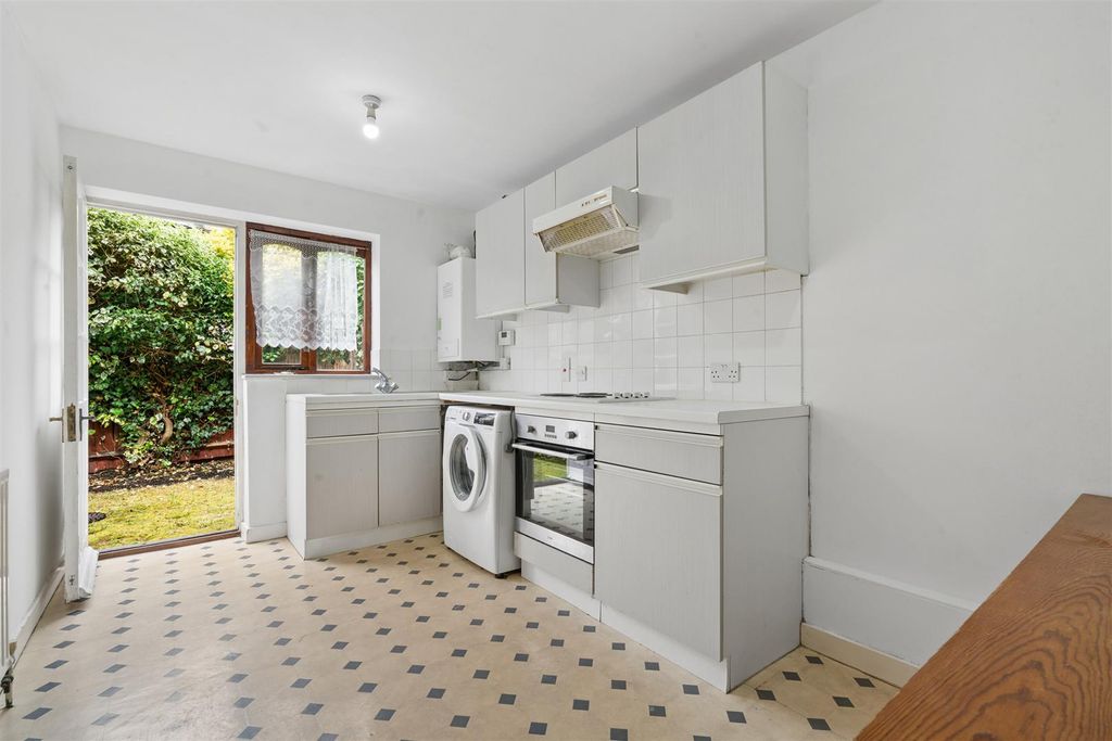 Property photo 2 of 11 36 Palestine Grove, London Sw19 Kitchen 1.Jpg
