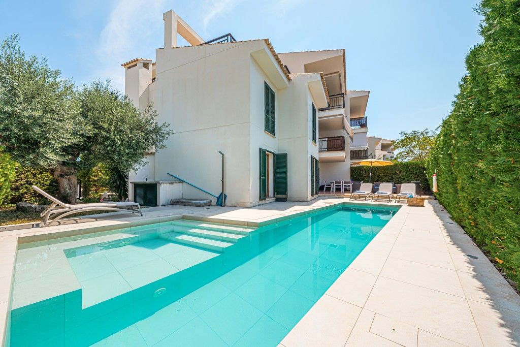 Property photo 1 of 20 Exterior And Pool (2)