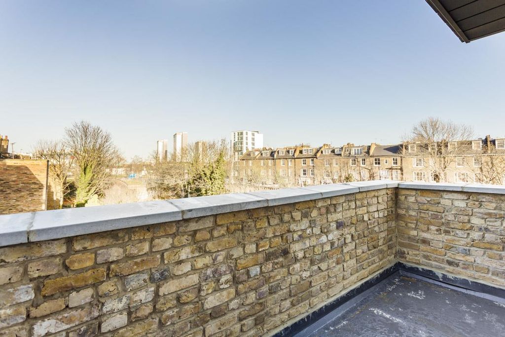 Property photo 3 of 6 Lettings Hammersmith Woodstock Grove - Balcony.Jpg