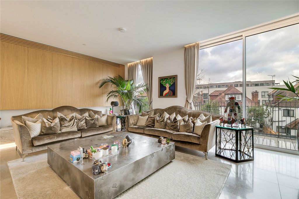 Property photo 2 of 15 Picture No. 10