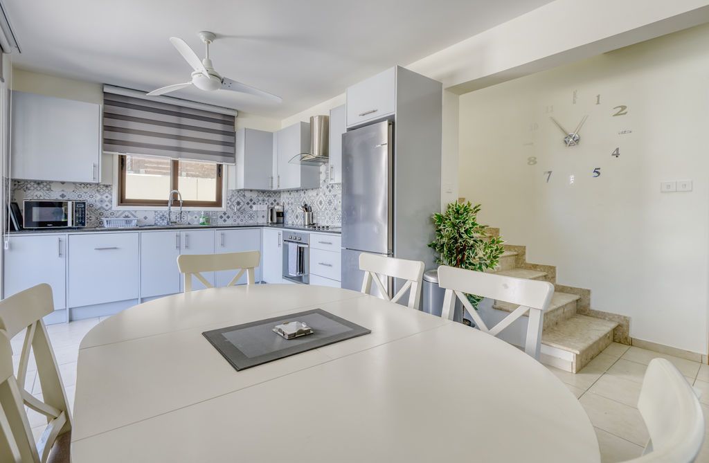 Property photo 3 of 16 Kitchen Dining