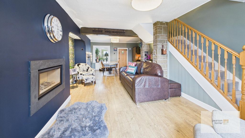 Property photo 3 of 17 Lounge & Dining