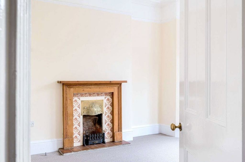 Property photo 2 of 24 Sitting Room