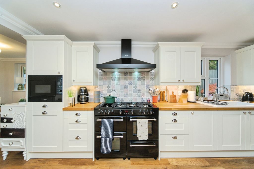 Property photo 3 of 32