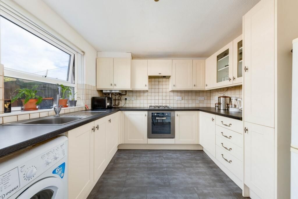 Property photo 2 of 19 Kitchen