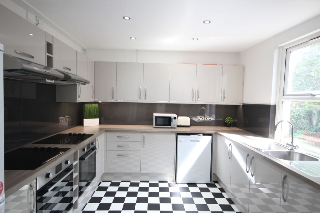 Property photo 2 of 11 Img3093