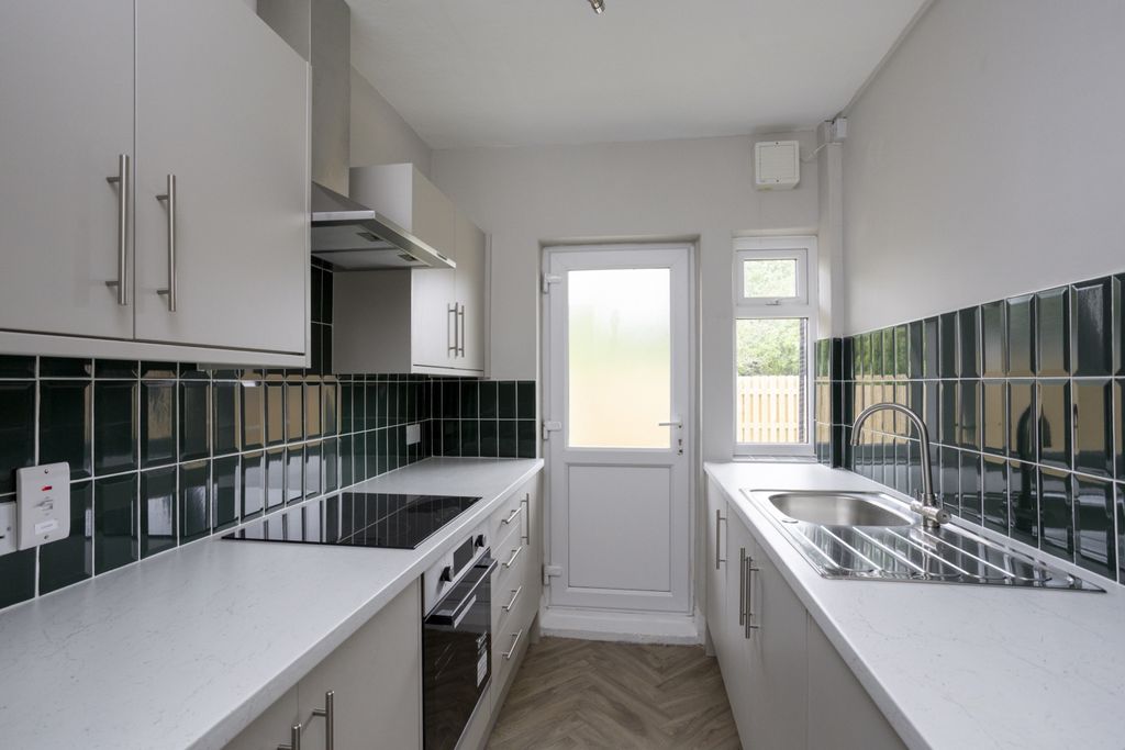 Property photo 3 of 13 68_Beech_Avenue_4