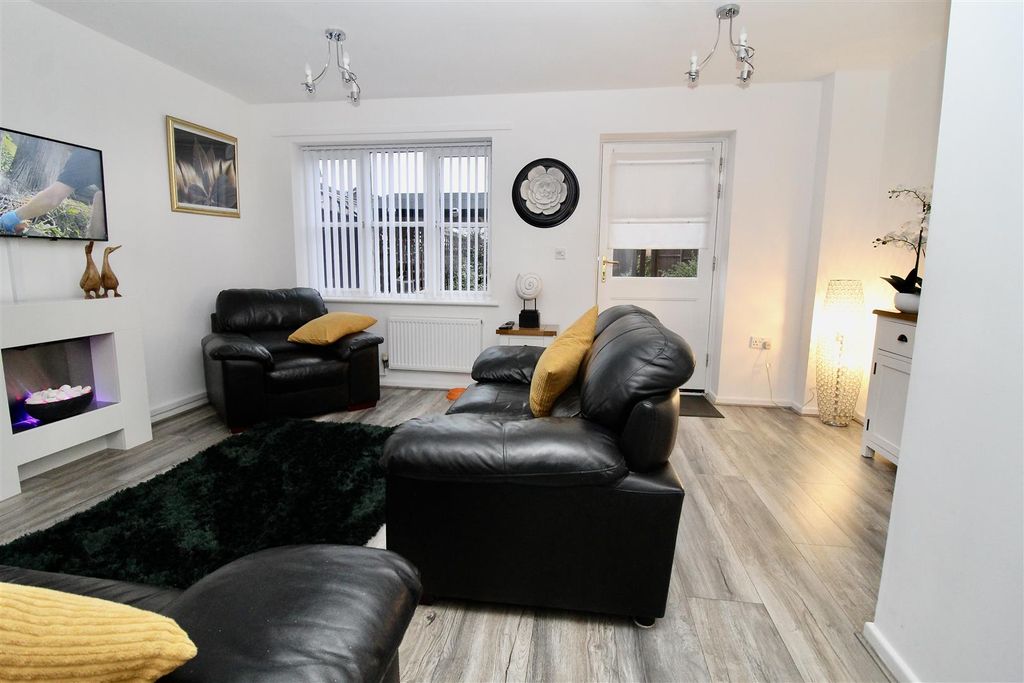 Property photo 3 of 23 Lounge/Dining Room