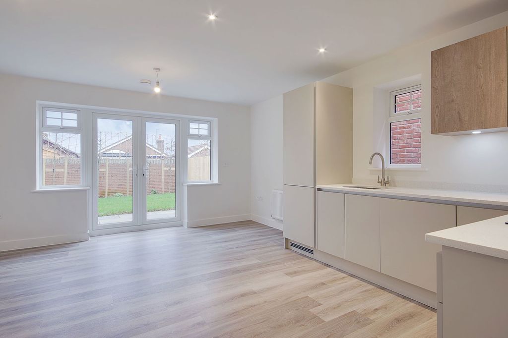 Property photo 2 of 29