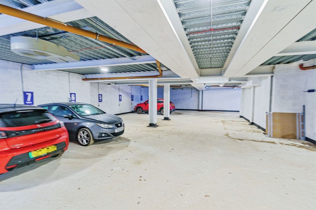 Additional image 13 of 2 bed flat for saleOakhurst, East Grinstead RH19
