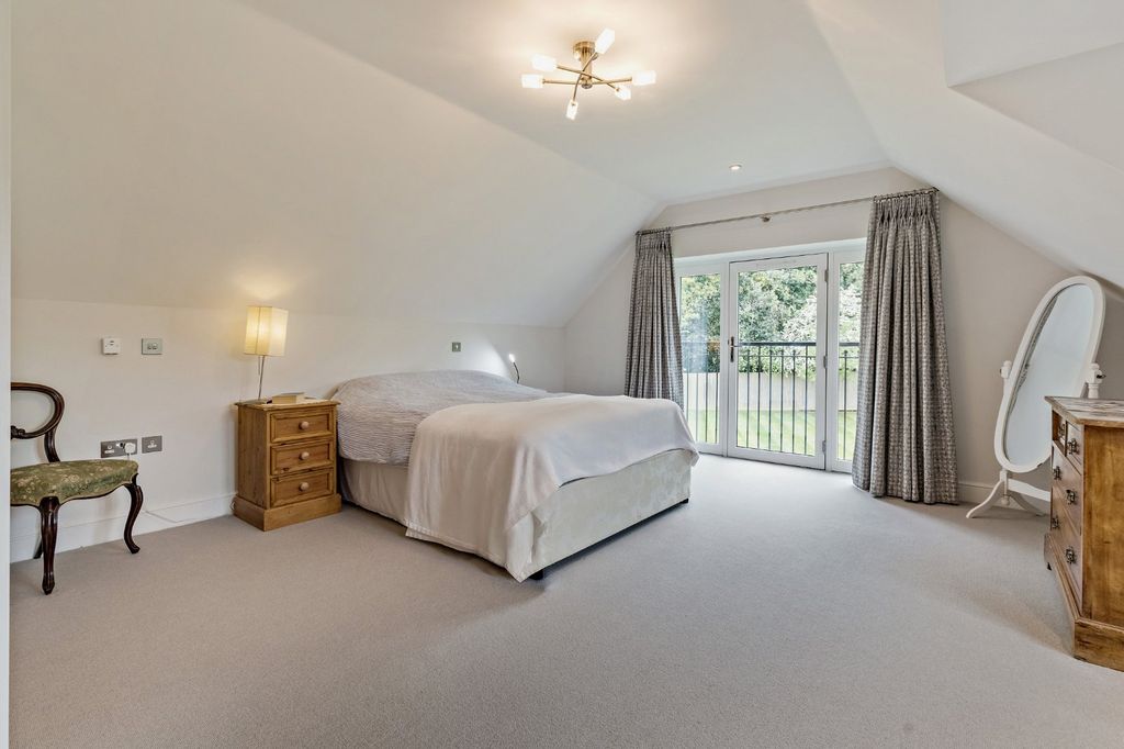 Additional image 12 of 5 bed detached house for saleThe Shires, Littlewick Green, Berkshire SL6