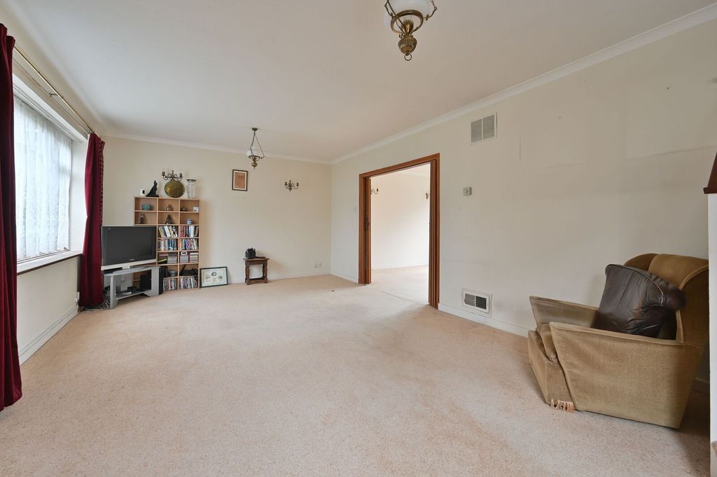 Property photo 2 of 25