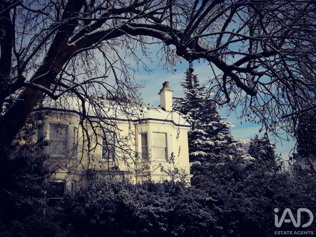 Property photo 1 of 39