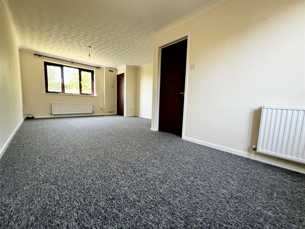 Property photo 3 of 9 Sitting/Dining Room