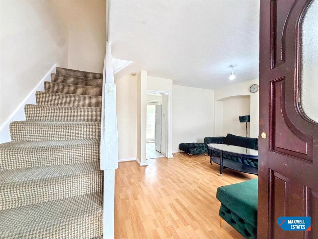 Property photo 3 of 15 Deansbrook 3.Jpg