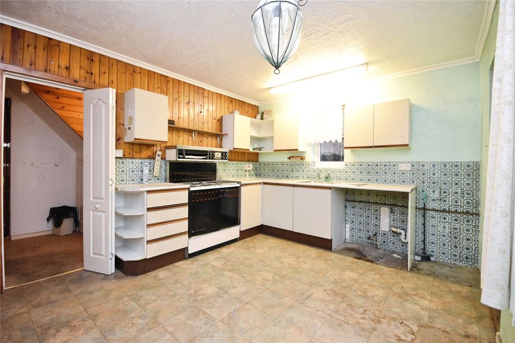 Property photo 2 of 18 Kitchen