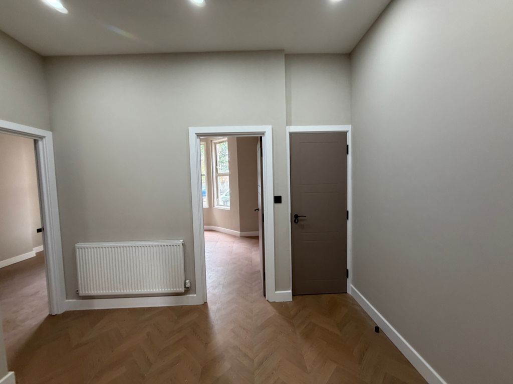 Property photo 2 of 27
