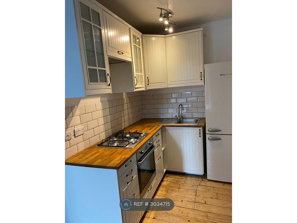 Property photo 3 of 9 Kitchen