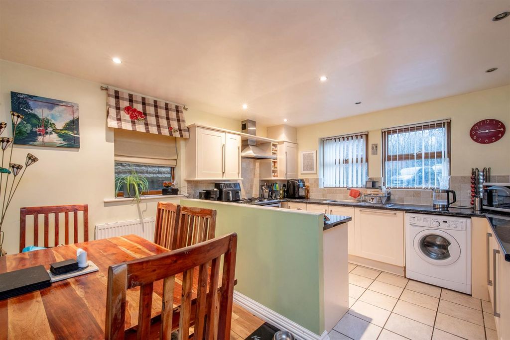 Property photo 3 of 22 Kitchen/Diner