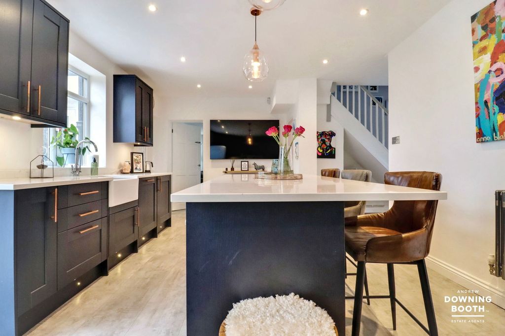 Property photo 3 of 32