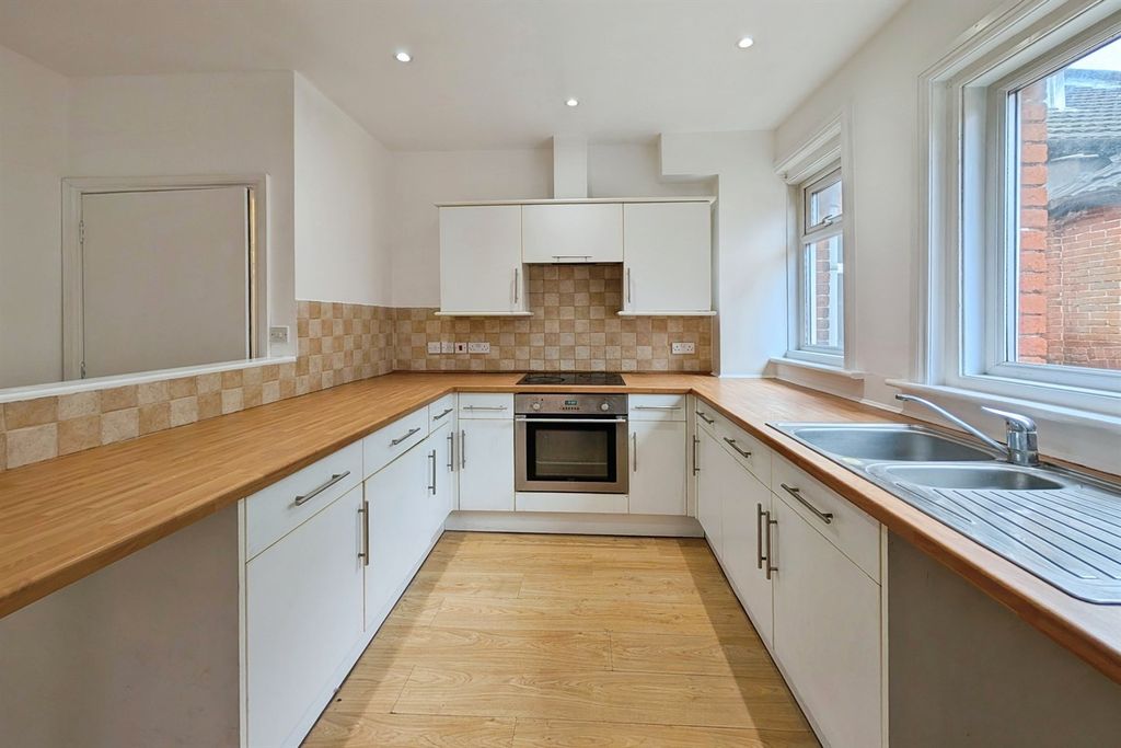 Property photo 2 of 9 (Main)