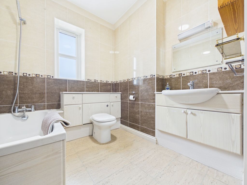 Additional image 4 of 3 bed penthouse to rentWest Parade, Worthing BN11