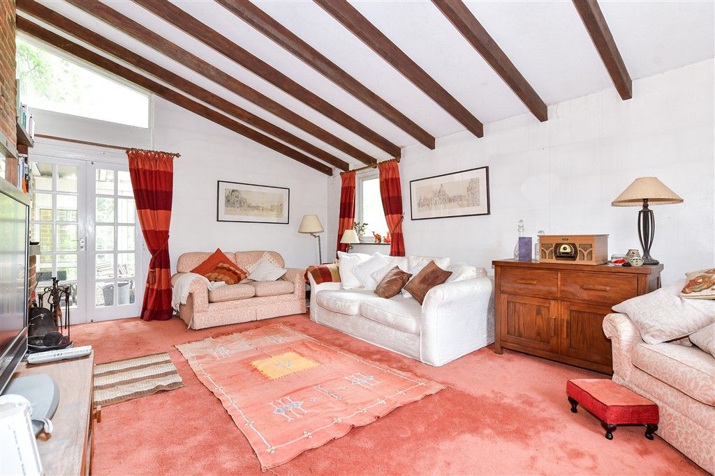 Property photo 3 of 12 Lounge