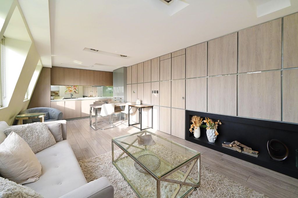 Property photo 3 of 12 9-16-Rutland-Gate (5).Jpg