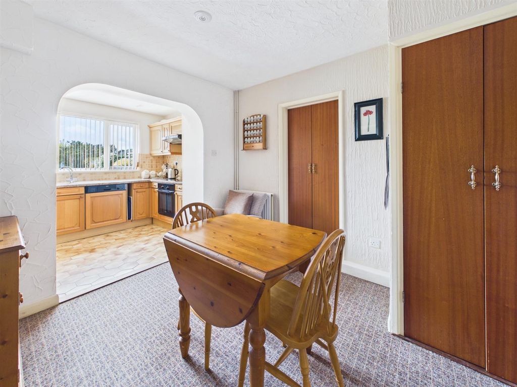 Property photo 3 of 25