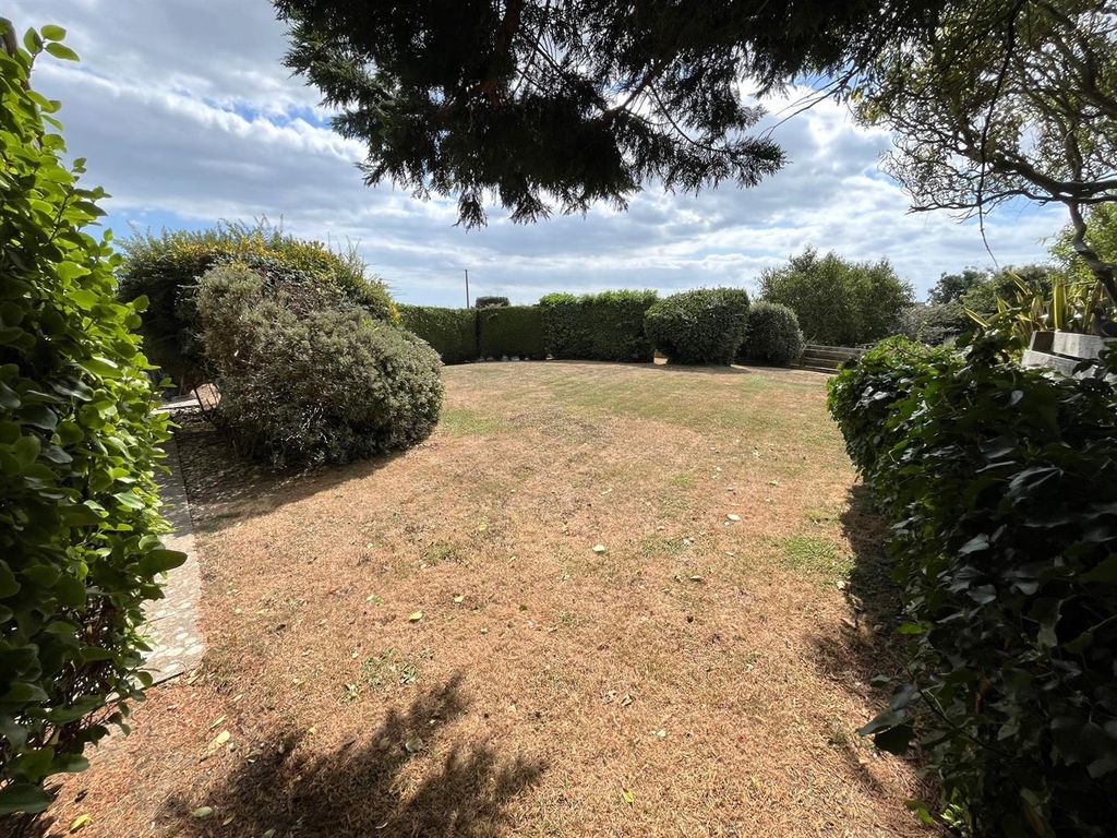 Property photo 2 of 27 4256 Frontgarden.Jpg