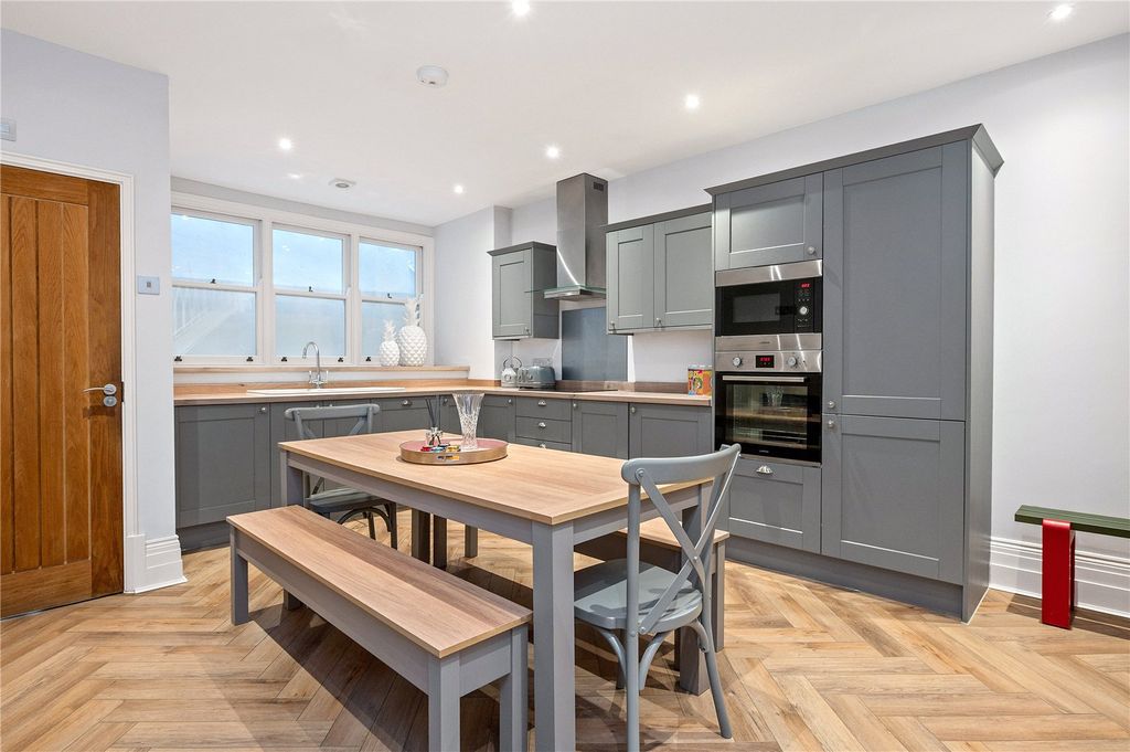 Property photo 1 of 10 Kitchen/ Dining Area