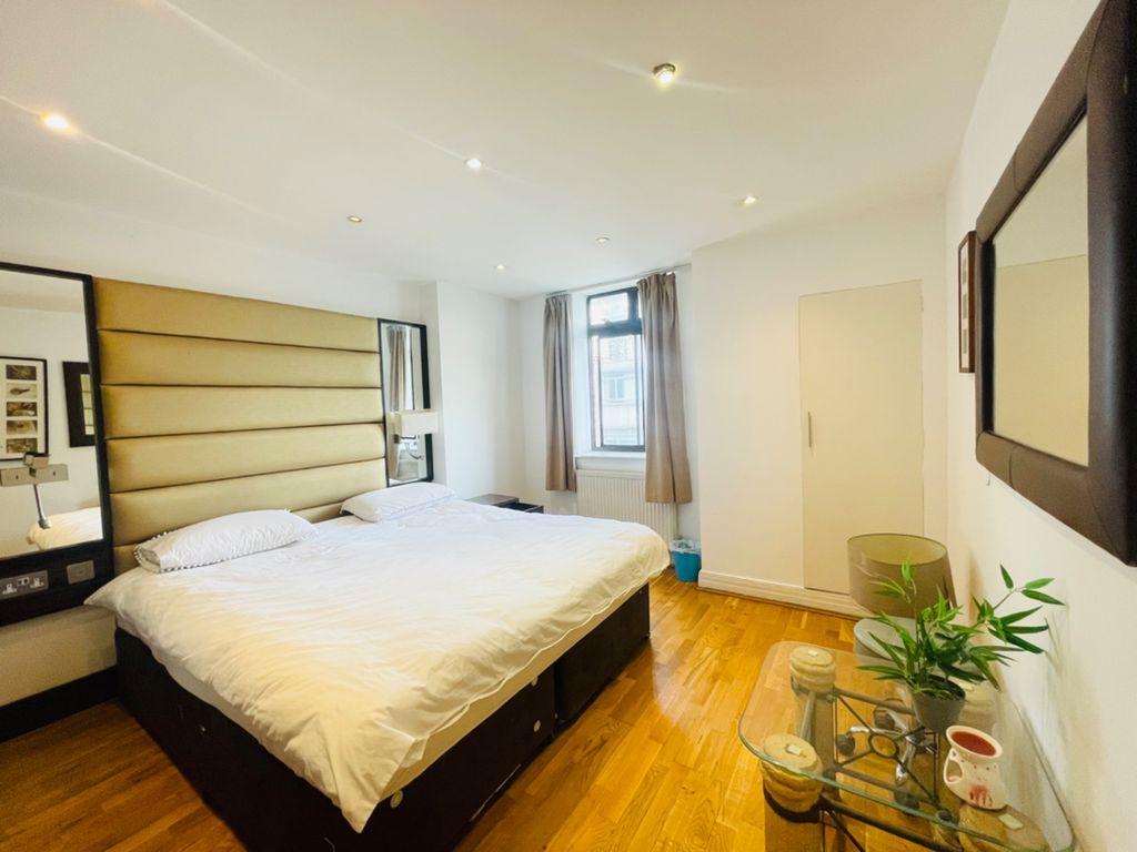 Property photo 1 of 5 Dudley Court, Upper Berkley Street, W1H (1)