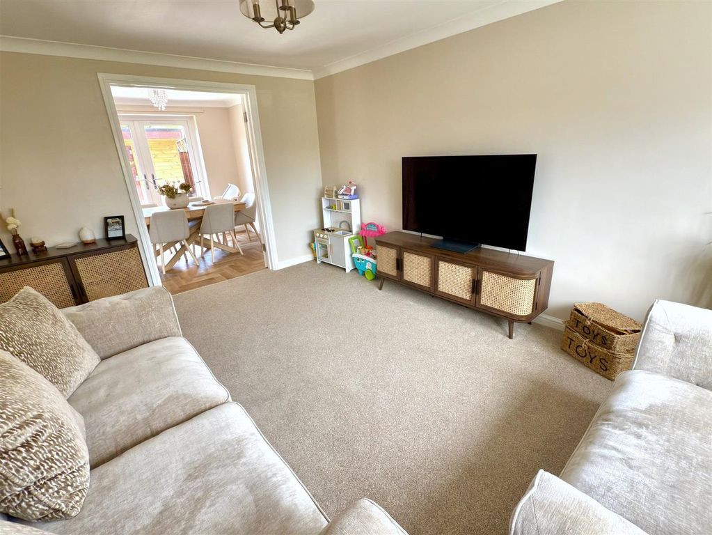 Property photo 3 of 23 Lounge To Diner.Jpg