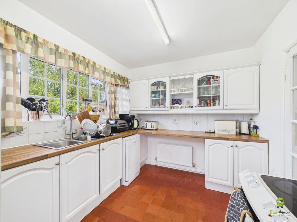 Property photo 3 of 8 Presented By Robert At Ewemove Bexleyheath And Dar