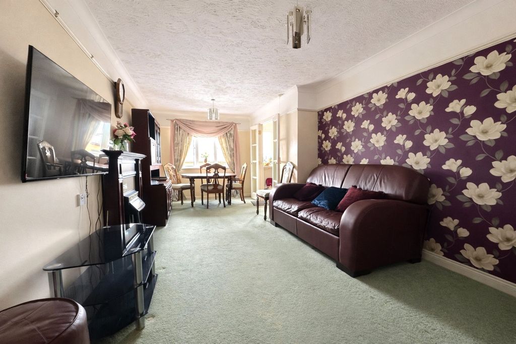 Property photo 2 of 8 Picture 2