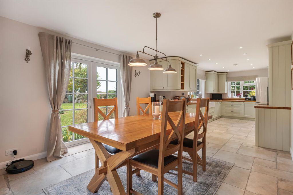 Property photo 3 of 40 Image