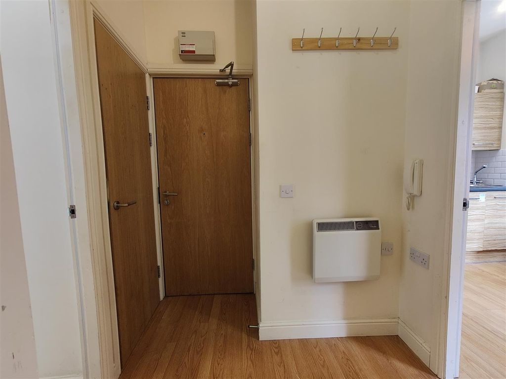Property photo 1 of 6 Entrance Hallway