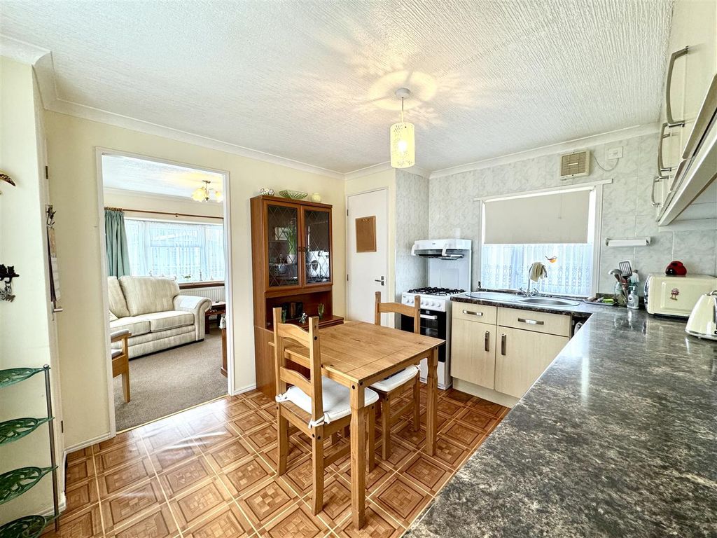 Property photo 2 of 16 Kitchen/Dining Room