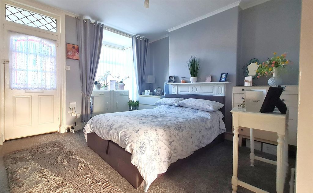 Property photo 3 of 11 Front Reception Room