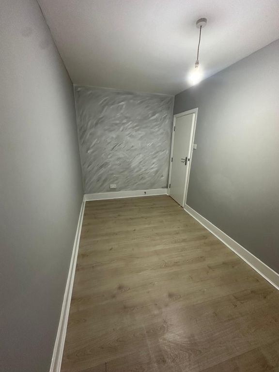 Property photo 3 of 7 Bedroom 1