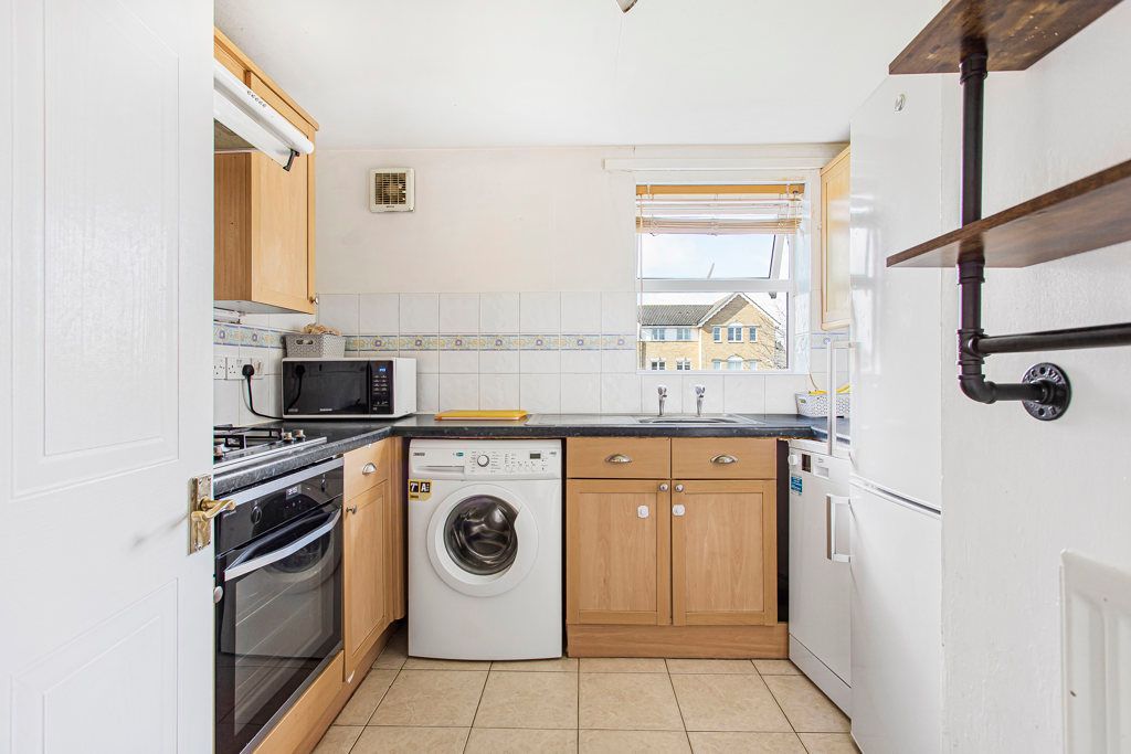 Property photo 3 of 8 Kitchen