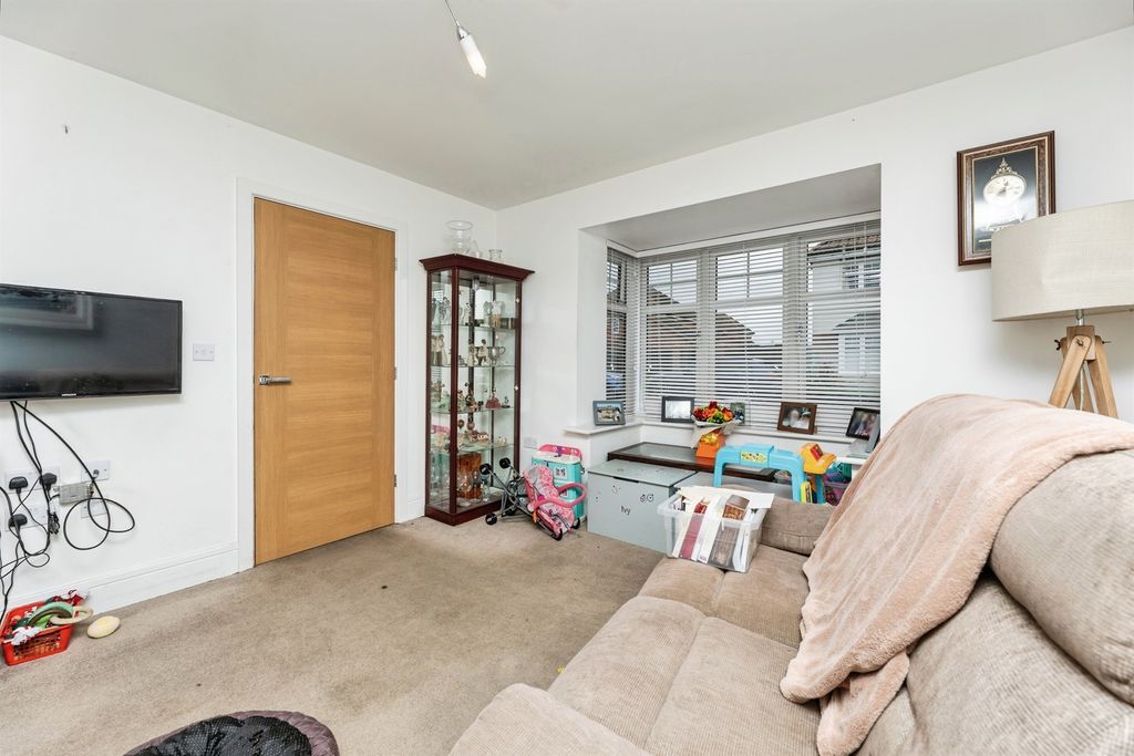 Property photo 3 of 13