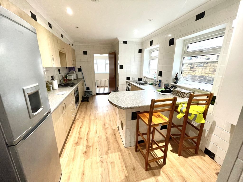 Property photo 2 of 12 Picture 2