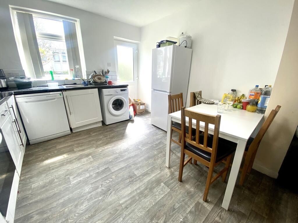 Property photo 3 of 14 Kitchen